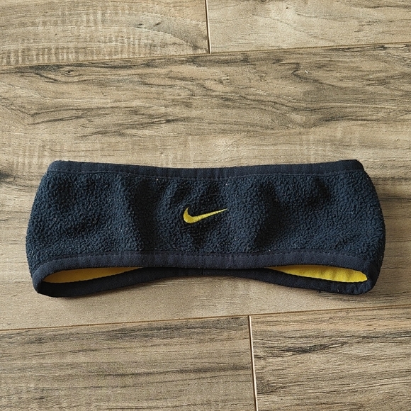 Nike Accessories - EUC Reversible Livestrong Ear Warmer